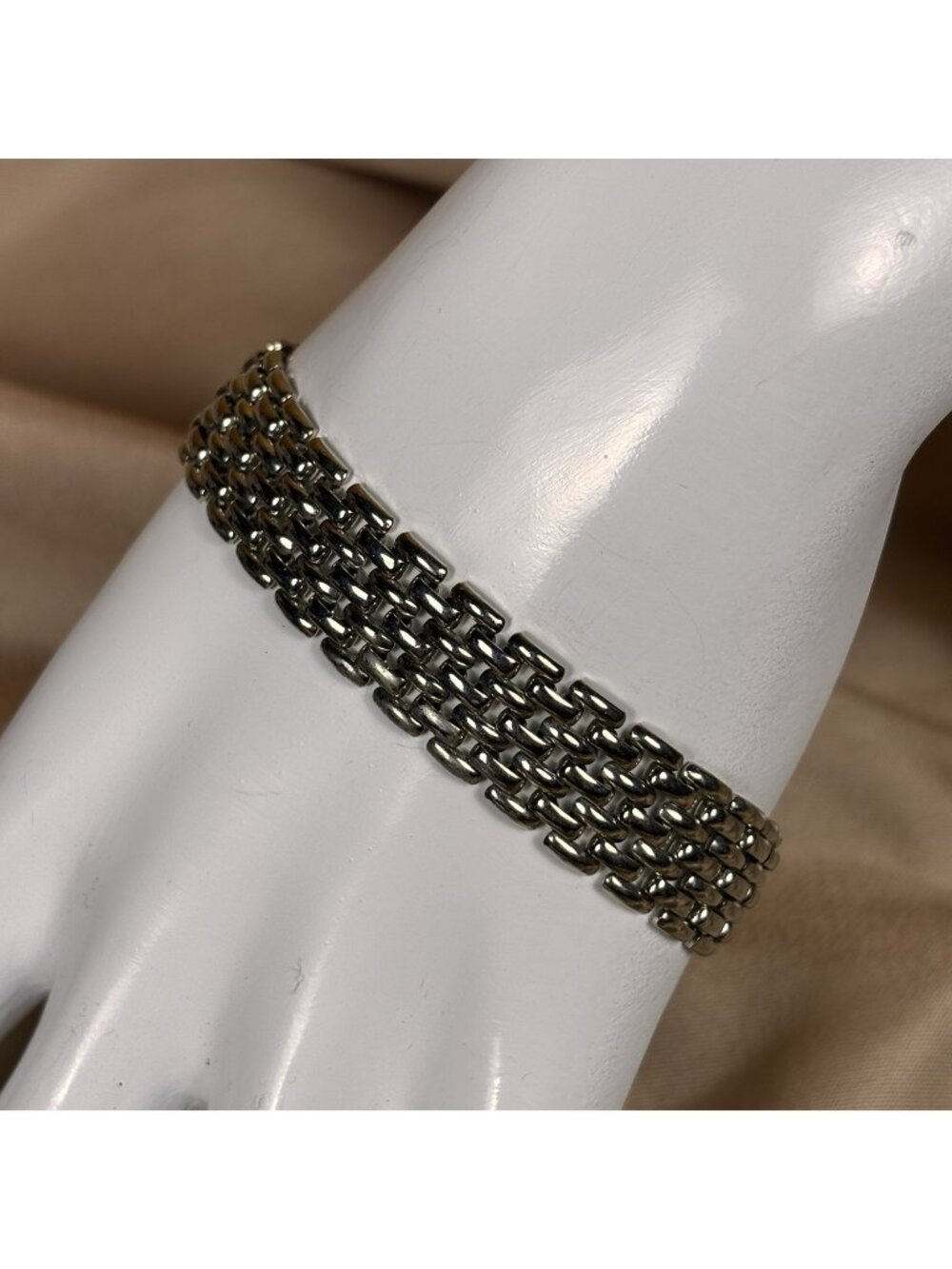 Vintage ART Signed Silver Tone Mesh Bangle Bracelet Fold-Over Clasp A17